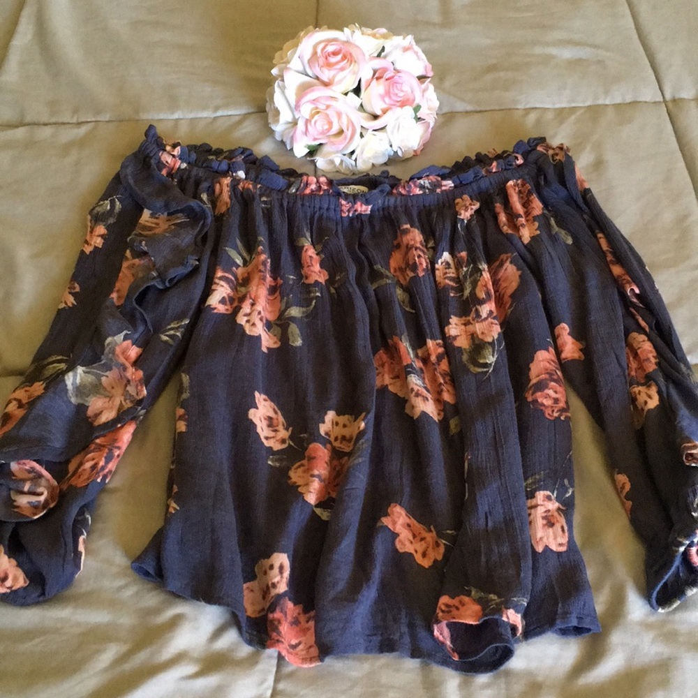 🌸Off The Shoulder Top🌸
